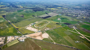 Gifford Hill is just to the south of Murray Bridge and includes the Murray Bridge Racing Club (centre).