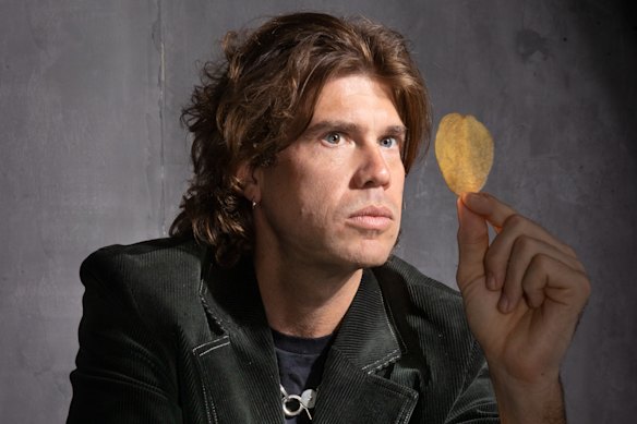 Frank Sweet inspects the winning crisp.