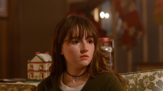 Kaitlyn Dever as Betsy in Dopesick, a young miner in remote Kentucky who doesn’t know what’s wrong with her when she stops taking prescribed painkillers. 