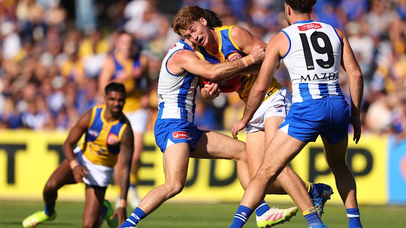 Carlton Blues vs Essendon Bombers LIVE: Two of the AFL’s power clubs chase a vital win at the MCG; North Melbourne Kangaroos and West Coast Eagles do battle in Bunbury; MRO prepares to make call on Tom Stewart