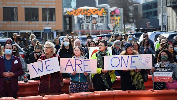 New Zealanders outside the court show their support to the families of the dead and to survivors. 