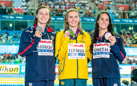 Ariarne Titmus (centre) took the prized scalp of Katie Ledecky (left) at the 2019 FINA World Championships.