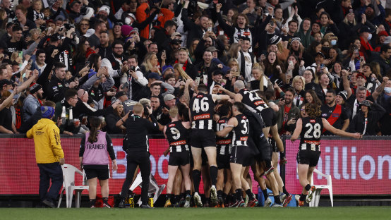 Collingwood players celebrate Jamie Elliott’s post-siren match-winner.