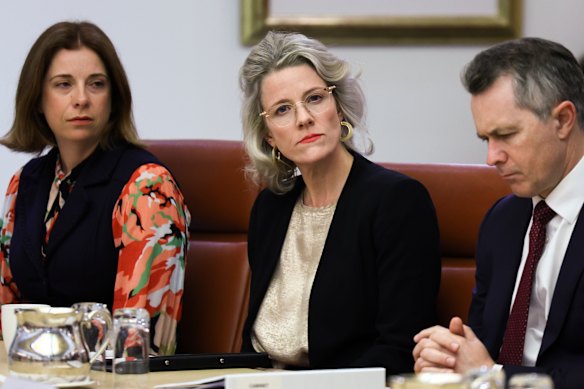 Housing Minister Clare O’Neil, centre.