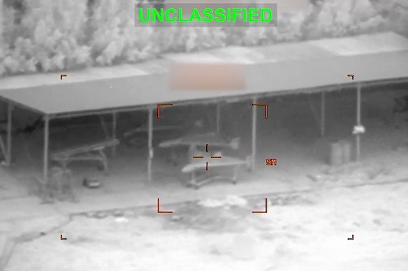 تظهر هذه الصورة المنقحة جزئياً من الفيديو المقدم من القيادة المركزية الأمريكية الطائرات المسيرة العسكرية في إيران قبل وقت قصير من أن ضربت بصاروخ أطلقته القوات الأمريكية.