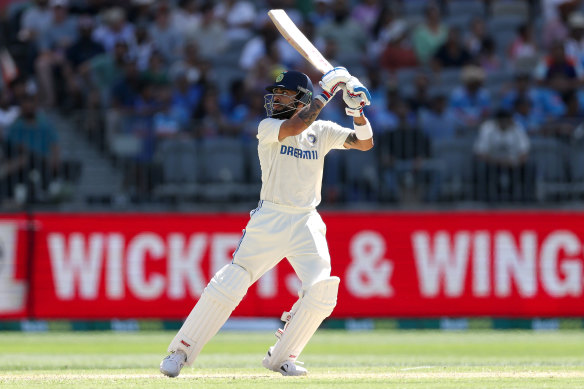 Virat Kohli upper cuts Mitchell Starc.