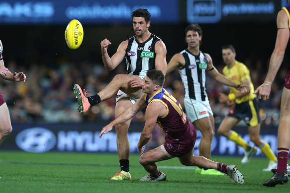 Scott Pendlebury gets a kick away for the Magpies at the Gabba.