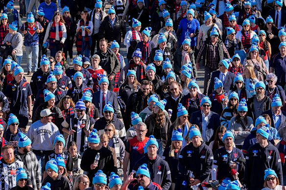 Footy fans walk to the G’ ahead of the game. 