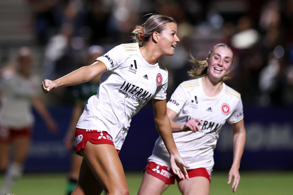 Sophie Harding of the Western Sydney Wanderers took out the 2023-24 Julie Dolan medal.