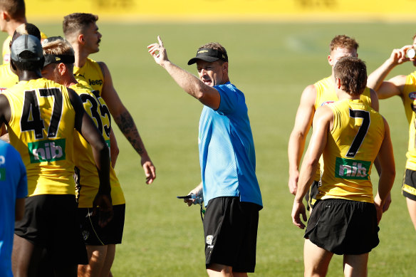 Damien Hardwick says Richmond could be ready to resume with just two weeks of serious training.