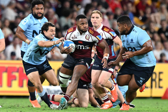 Filipo Daugunu of the Reds breaks away from the defence 