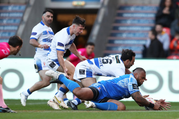 Junior Paulo scores one of 13 tries for Samoa.