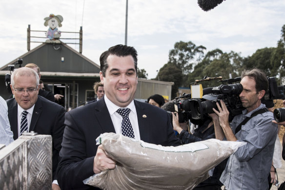 Sandbagging Deakin: Scott Morrison with Michael Sukkar during the 2019 election campaign.