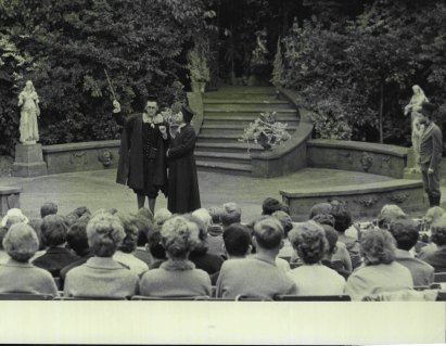 Michael Blakemore and James Ottaway, who has been in Australia with the Old Vic Company, in a scene from “Love’s Labours Lost” at the Regent’s Park Open Air Theatre, 1962.