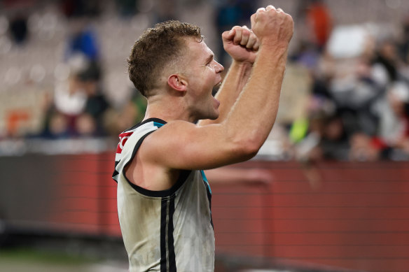 Dan Houston salutes the crowd.