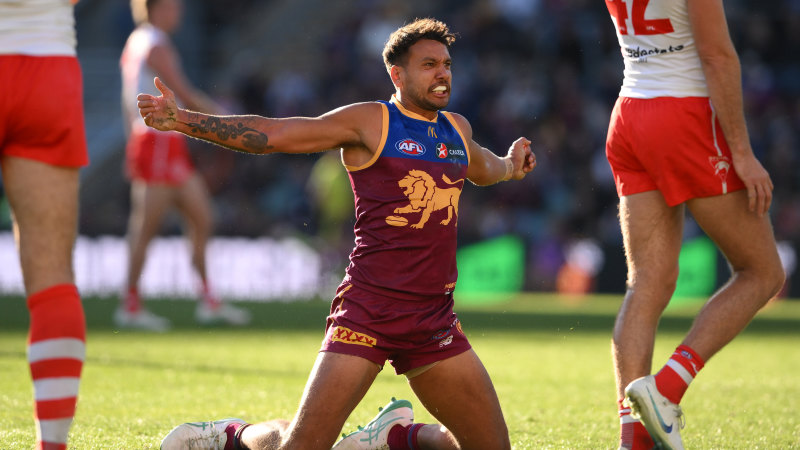 AFL 2024 round 19 LIVE updates: Dockers making things ugly for Dees at Optus; Lions hold out against Swans to climb into the top-four; Papley ends in moonboot