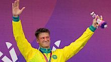 Sam Williamson wins gold in the men’s 100m breaststroke.