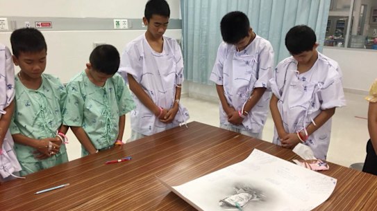 Thai boys mourn navy SEAL who died during cave rescue operation