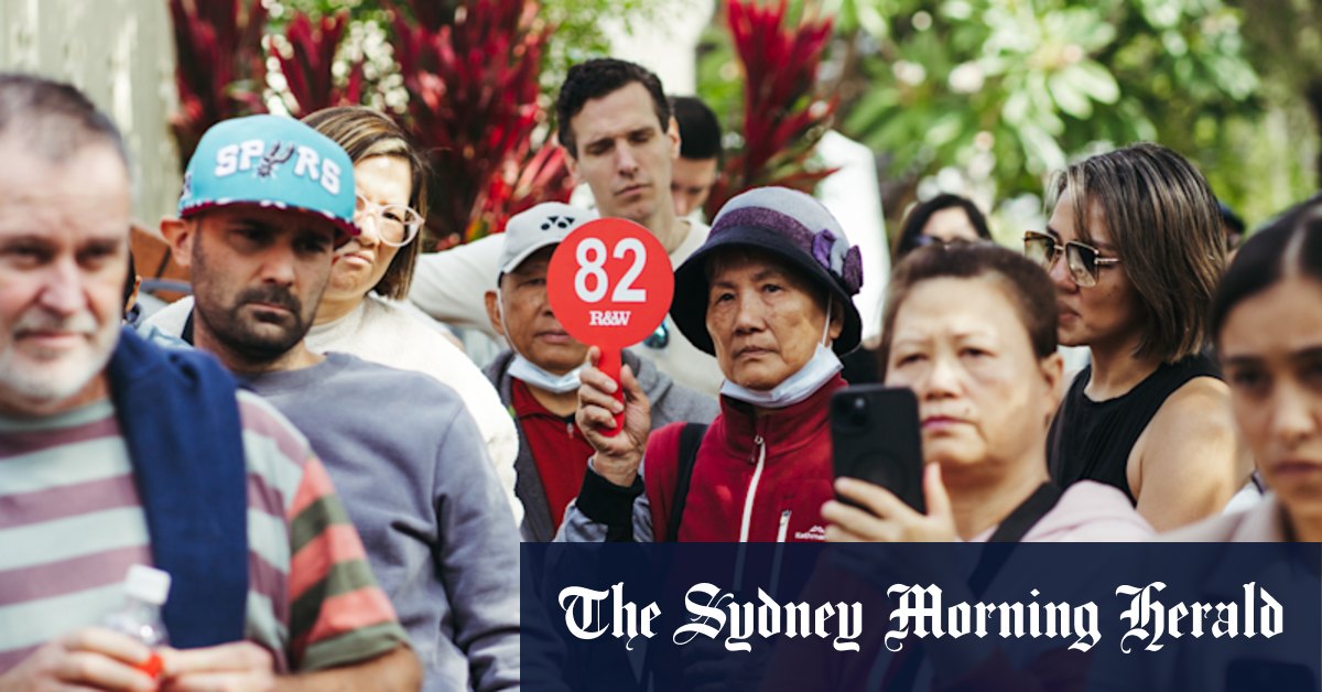 Australia property: The home hunters racing to buy at auction before costs go up - Vimarsana News