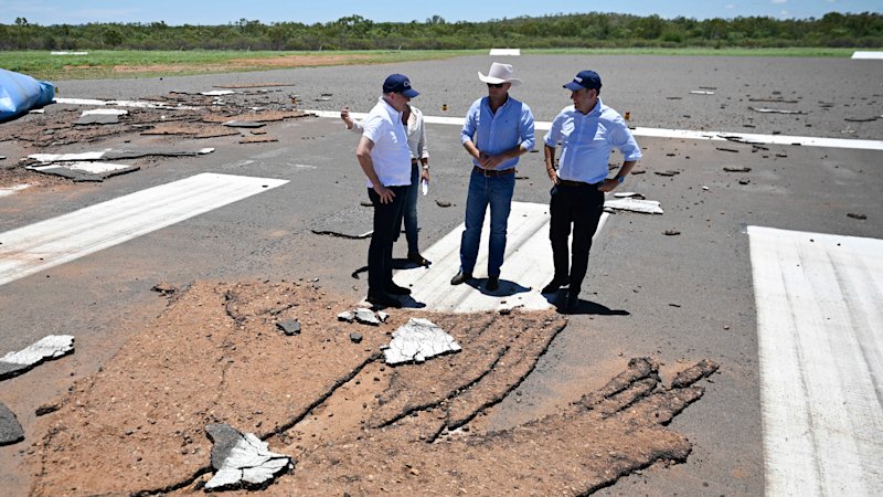 Queensland faces cyclone threat as flood recovery begins