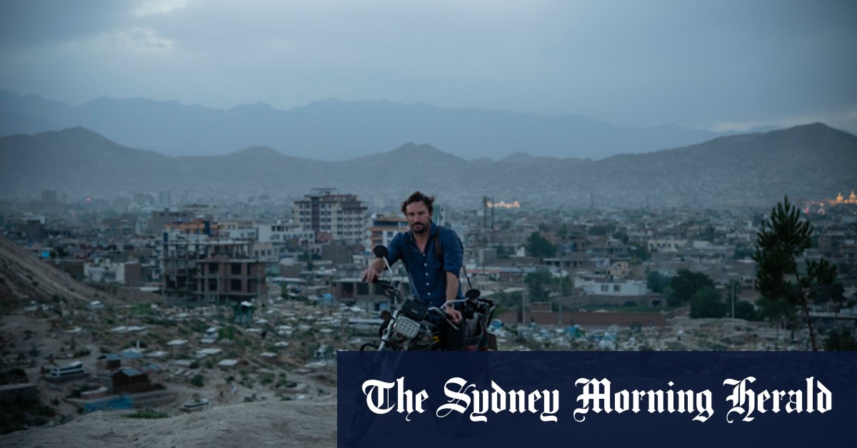 As the Taliban advanced on Kabul, Australian photojournalist Andrew Quilty landed at its airport - Vimarsana News