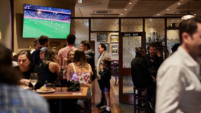 Restavrirani pub Orrong Hotel v Armadaleu ponuja prijetno vzdušje in ugodne cene piva