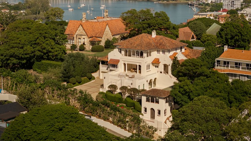 Melbourne fund manager lists $20m plus Noosa beachfront