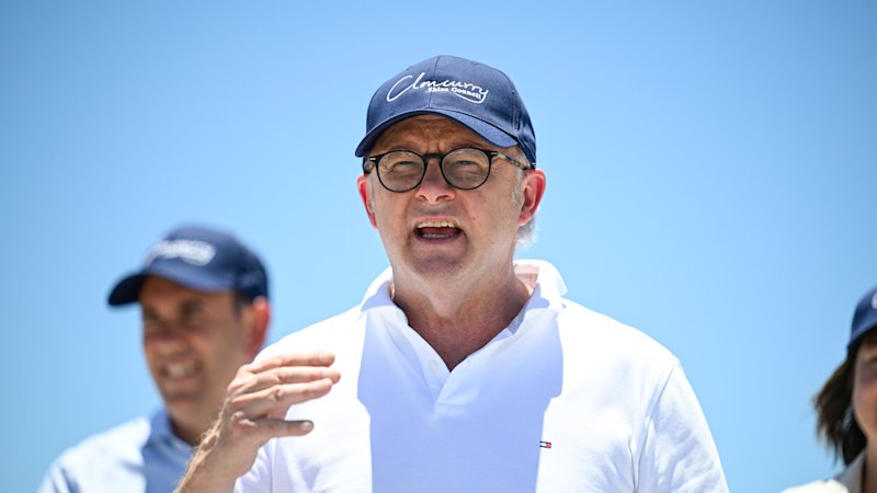 PM considering calling a Bondi killings royal commission