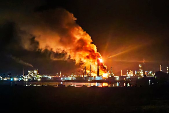 When Viva Energy chief executive Scott Wyatt reached the Geelong refinery around 3am, the sky was aglow. 