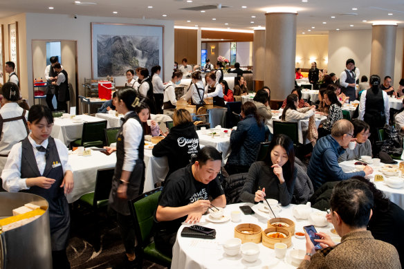 Royal Palace Seafood’s heaving dining room.