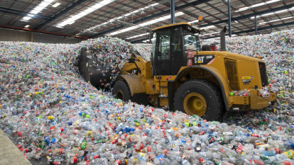 Waste export ban drives rubbish research into local manufacturing