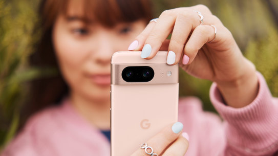 The standard Pixel 8 has a smoother screen, new cameras and more powerful AI.