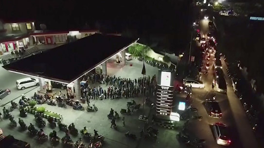 Toll from Indonesia quake, tsunami rises as army vows to 'stop looting'