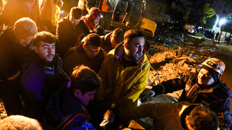 Turkey earthquake toll soars as international community mobilises to help