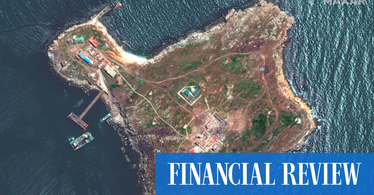 Russian forces withdraw from Ukraine's Snake Island - Vimarsana News