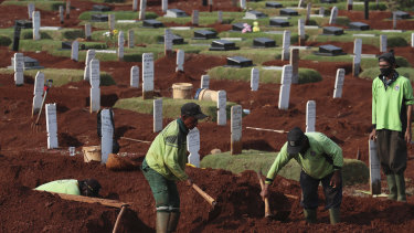 Workers prepare a grave to bury suspected COVID-19 victims at Pondok Ranggon cemetery in Jakarta, Indonesia, last Friday.