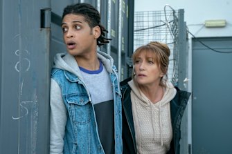 Jane Seymour (with Rohan Nedd) is a retired professor in the amateur-sleuth series Harry Wild