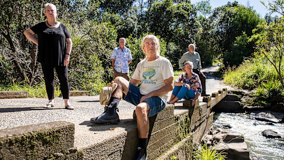 Scott Sledge (front) of Northern Rivers Guardians and community members concerned about a proposed rural land sharing scheme in the Byron hinterland.