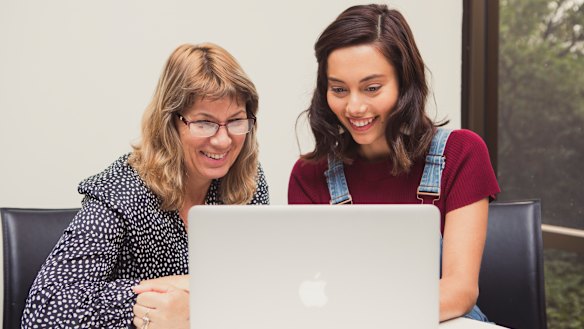 Maria and Serena delve into the realm of online dating.