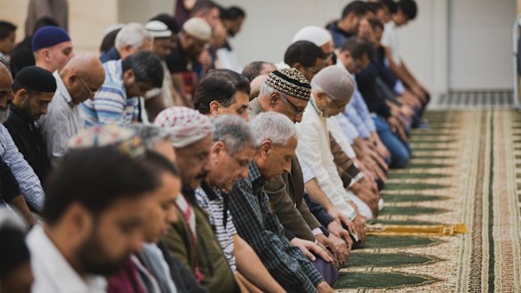 Hundreds gathered at Canberra Islamic Centre to remember the Christchurch massacre victims.