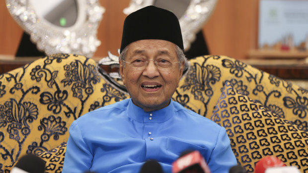Malaysia Prime Minister Mahathir Mohamad doubts the Joint Investigative Team's conclusion on MH17.