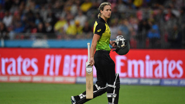 The long walk off - Ellyse Perry was unable to get the job done with the bat.