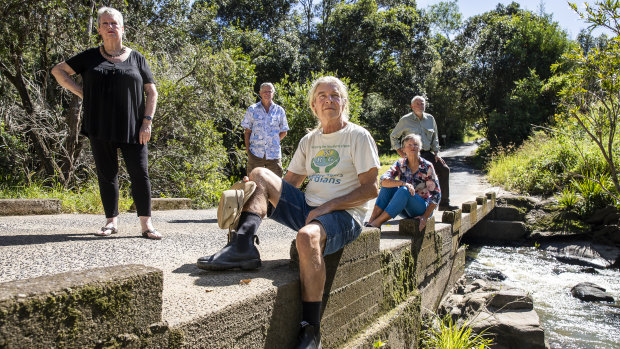 Scott Sledge (front) of Northern Rivers Guardians and community members concerned about a proposed rural land sharing scheme in the Byron hinterland.