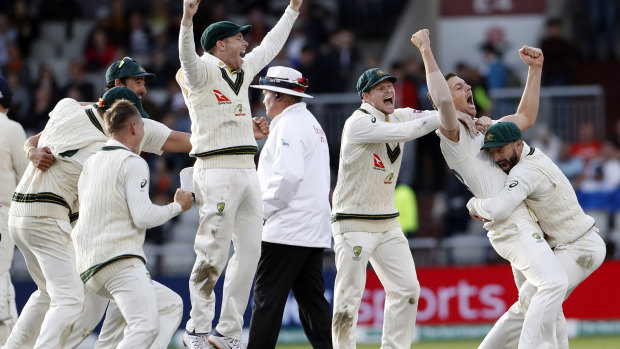 Australia's players celebrate after winning the fourth test and retaining the Ashes.