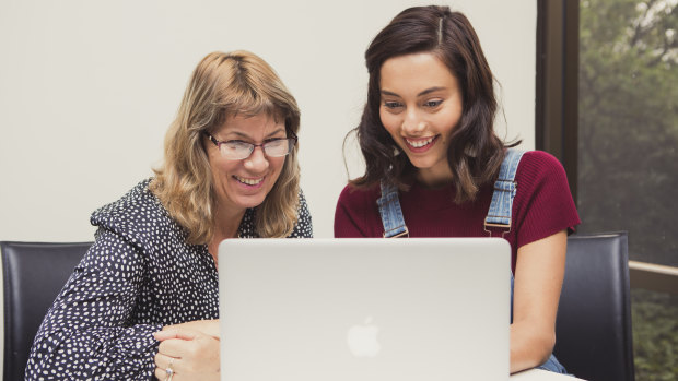 Maria and Serena delve into the realm of online dating.