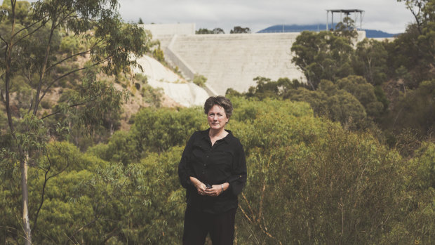 ACT Environment Commissioner Kate Auty has recommended the government sets the water abstraction charge specifically for water projects to protect Canberra's drinking water.