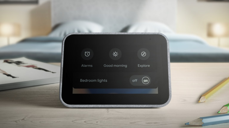 Lenovo Smart Clock review: a discrete display for the bedroom