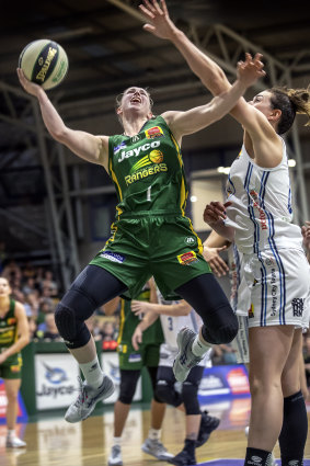 Ranger Bec Cole takes on the towering defence of Sydney’s Alex Bunton.