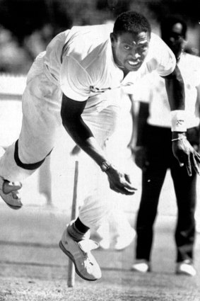 Patrick Patterson bowling in Adelaide in 1989.