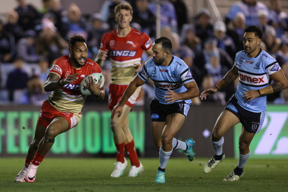 Hamiso Tabuai-Fidow starts the run for his amazing try.